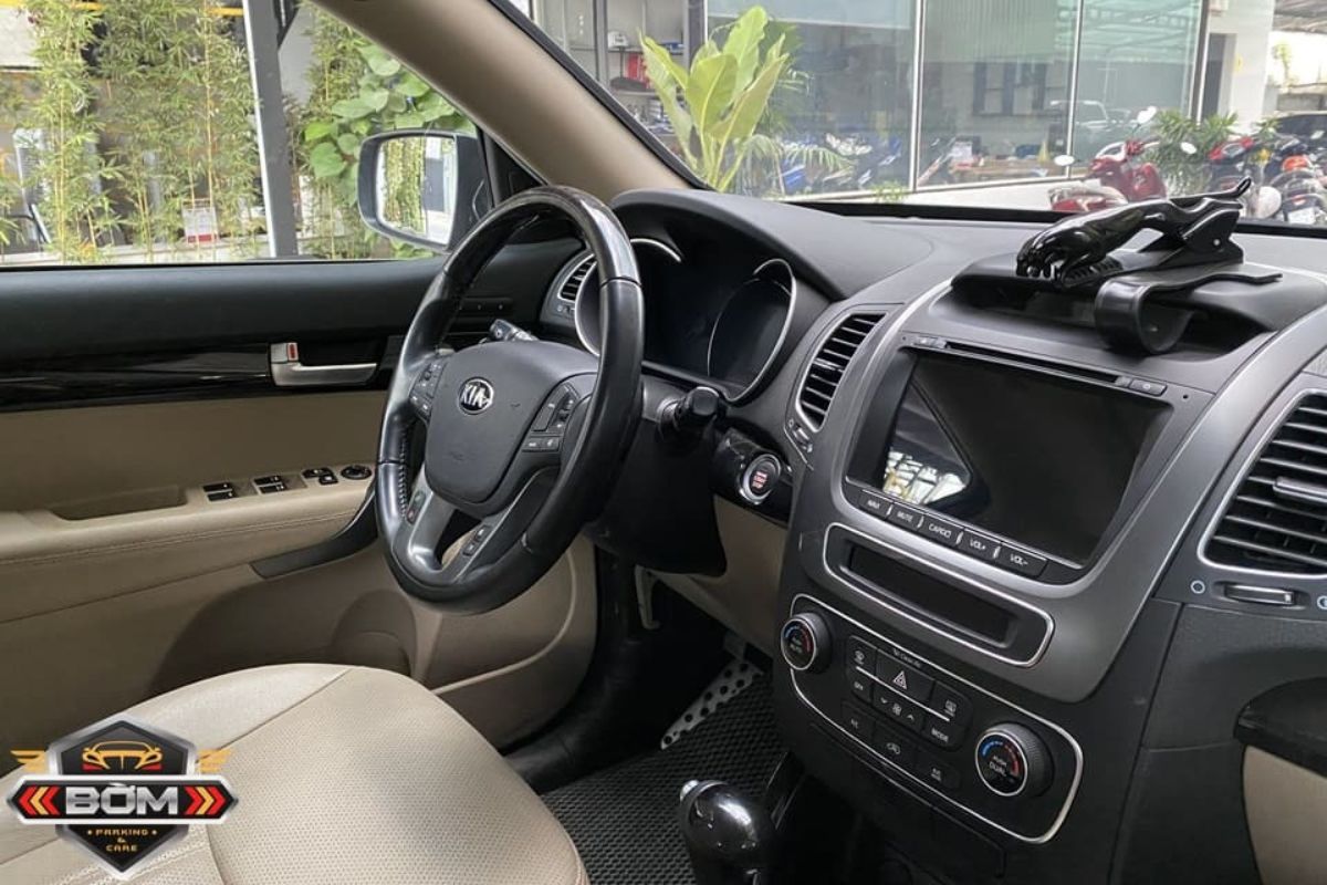 cho thuê xe 7 chỗ tự lái tại TPHCM