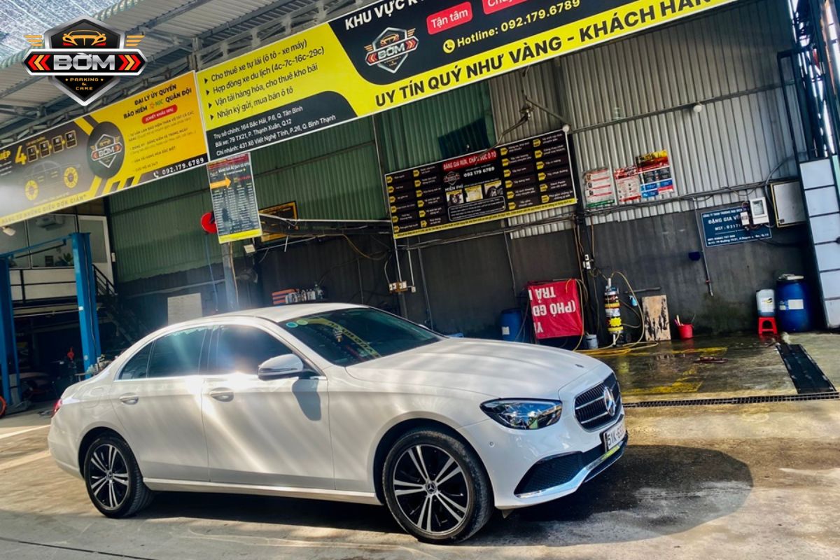cho thuê xe hoa trắng Mercedes