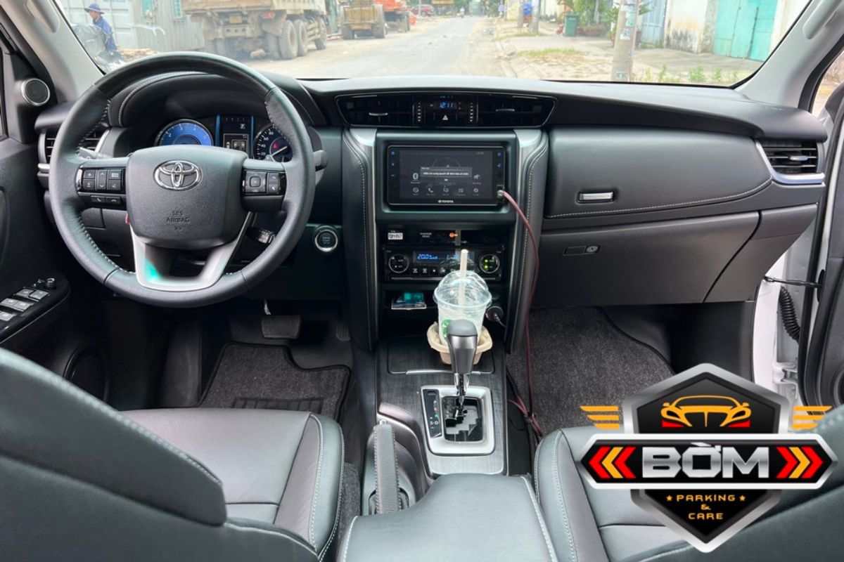 dịch vụ cho thuê xe 7 chỗ tự lái