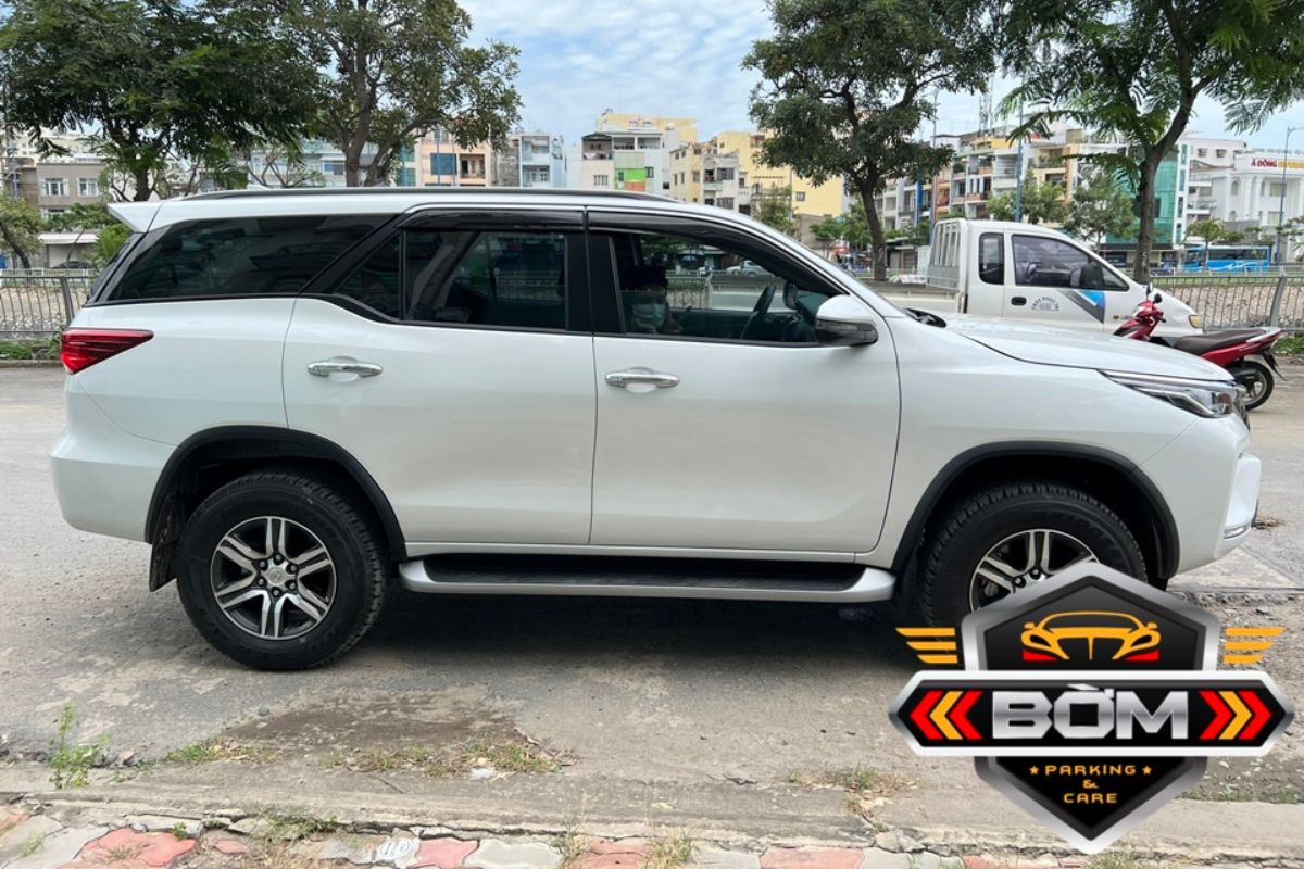 dịch vụ cho thuê xe 7 chỗ tự lái