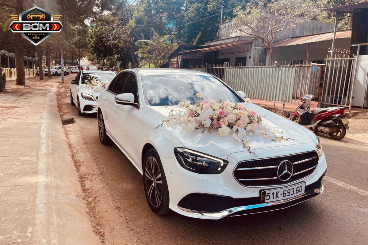 giá thuê xe Mercedes tự lái
