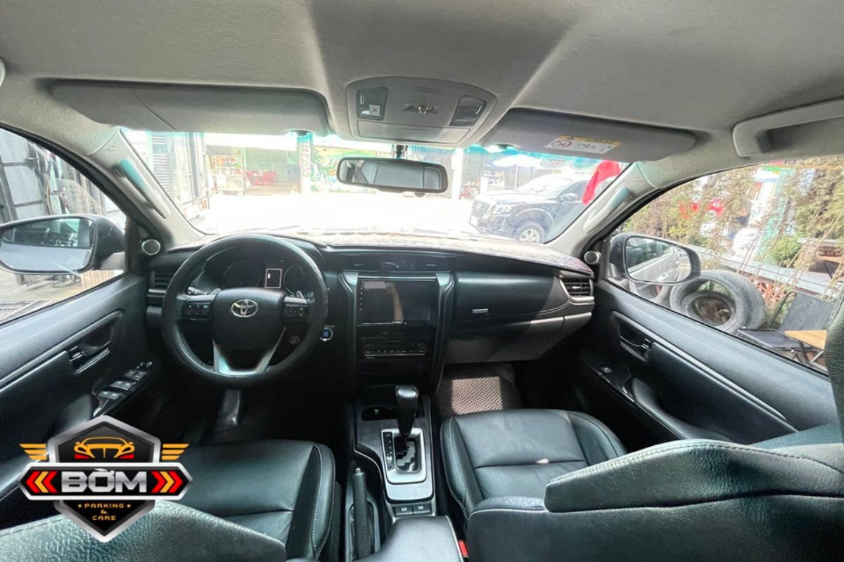 mướn xe 7 chỗ tự lái