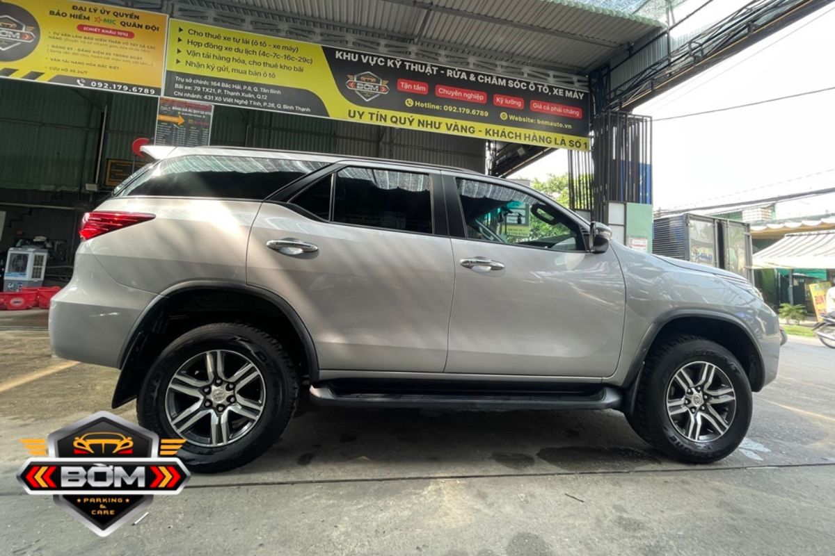 mướn xe 7 chỗ tự lái
